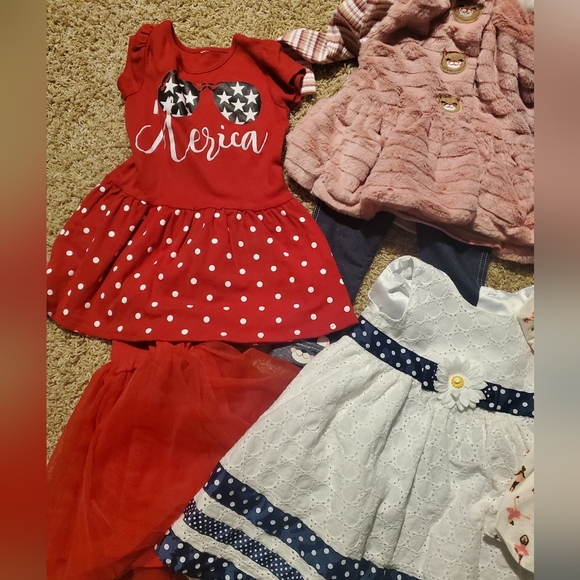 Baby girl size 2T outfits - Picture 2 of 2